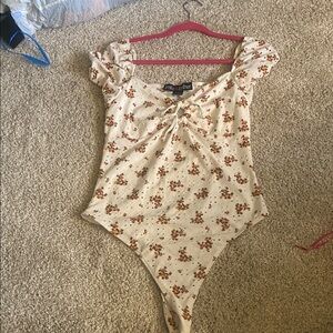 🤍 Floral Eyelet Tie-Front Puff-Sleeve Top